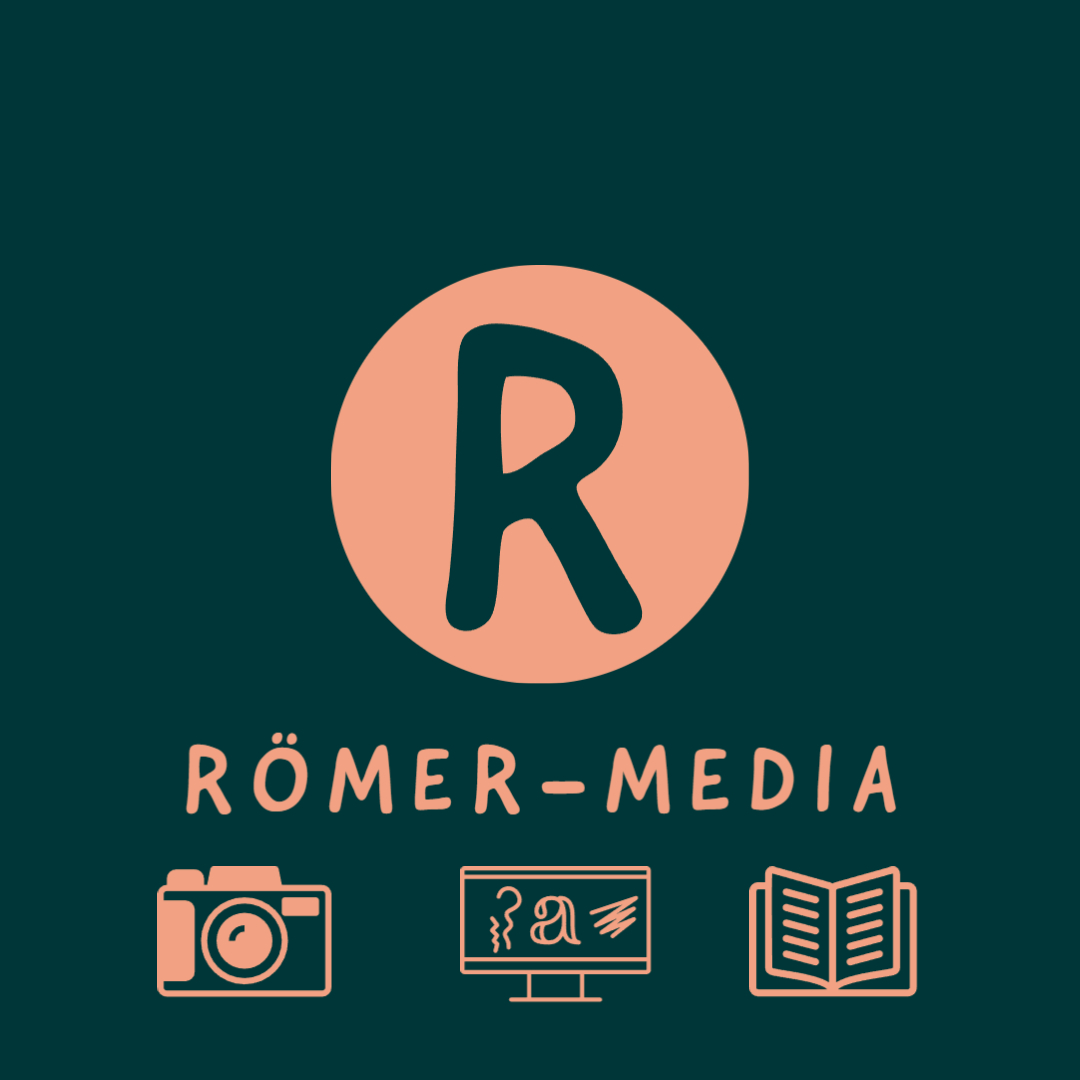 Logo von römer-media mit einer Kamera und einem Buch. römer-media - Webdesign und Fotografie in Hildesheim